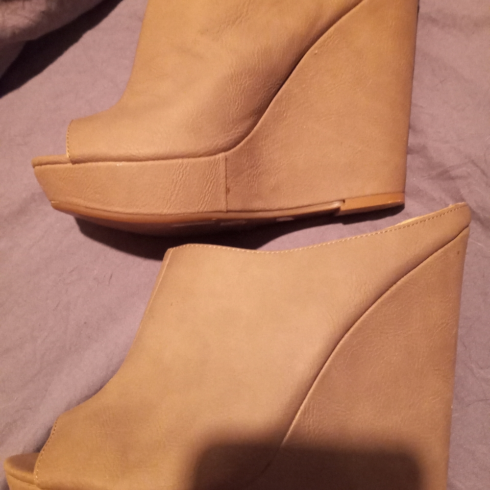 Chinese Laundry Wedge
